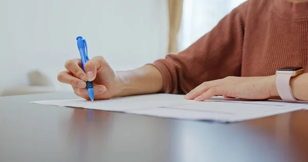 Woman Study Home Write Paper — Stock Photo, Image