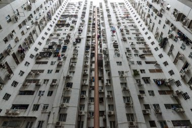 Düşük açıdan konut binası