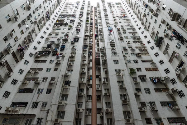 低い角度からの住宅用建物 — ストック写真