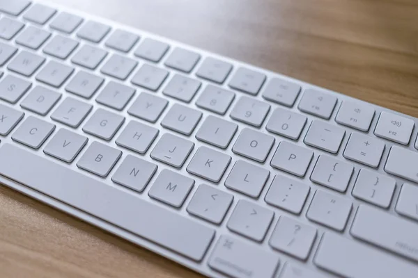 White Computer Keyboard Table — Stock Photo, Image