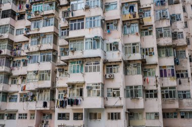 Quarry Bay, Hong Kong - 19 Mart 2019: Eski konut binası 