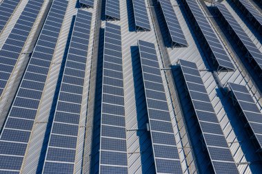 Çatıda güneş paneli tesisi