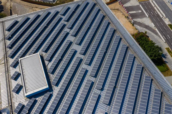 屋顶太阳能板 — 图库照片
