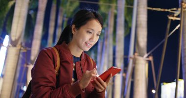 Cep telefonu online kadın kullanımı gece