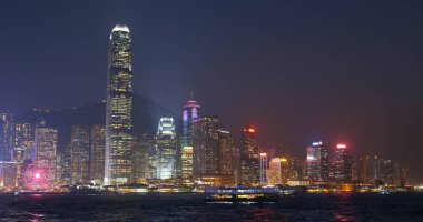 Victoria Harbour, Hong Kong - 15 Mart 2019: Hong Kong limanı gün batımı