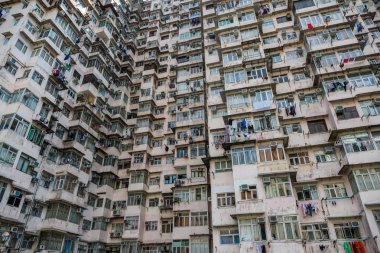 Quarry Bay, Hong Kong - 19 Mart 2019: Eski konut binası 
