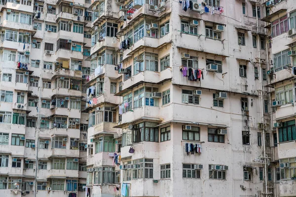 Quarry Bay, Hong Kong - 19 Mart 2019: Eski konut binası 