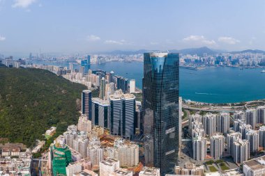 Tai Koo, Hong Kong - 19 Mart 2019: Hong Kong şehir merkezinin en iyi görünümü