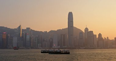 Victoria Harbor, Hong Kong - 14 Mart 2019: Hong Kong gün batımı