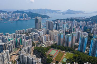 Shau Kei Wan, Hong Kong - 19 Mart 2019: Hong Kong şehrinin yukarıdan aşağıya görünümü