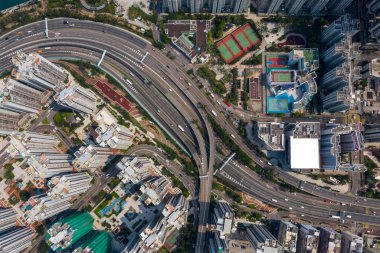 Tai Koo, Hong Kong - 19 Mart 2019: Hong Kong şehir trafiğinin en iyi görünümü