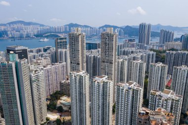 Tai Koo, Hong Kong - 19 Mart 2019: Hong Kong şehrinin yukarıdan aşağıya görünümü