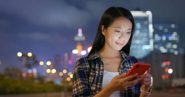 Kadın kullanım cep telefonu online gece