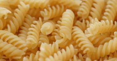 Sarı fusilli yığını yakın
