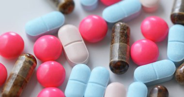 Grupta farklı ilaç hapları