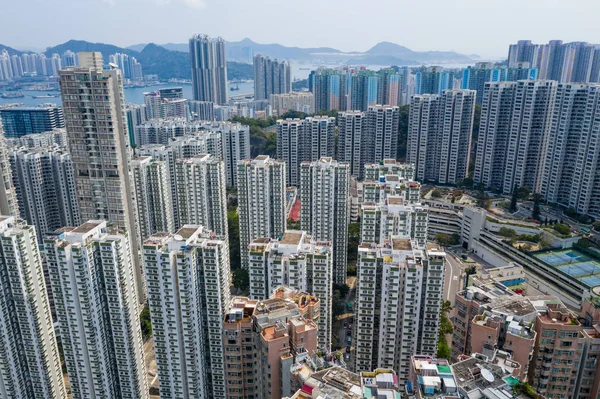 Tai koo, hong kong 19. März 2019: Drohne fliegt über Hongkong-Stadt — Stockfoto