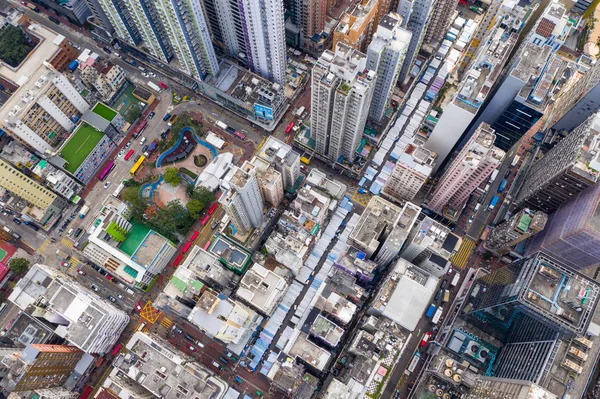 Mong Kok, Hongkong 21 Marzec 2019: Drone latać nad Hongkońskiego miasta — Zdjęcie stockowe