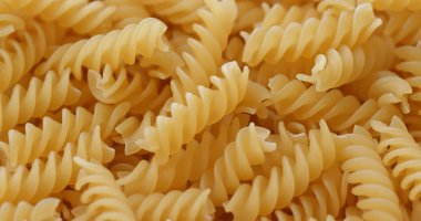 Sarı fusilli yığını yakın
