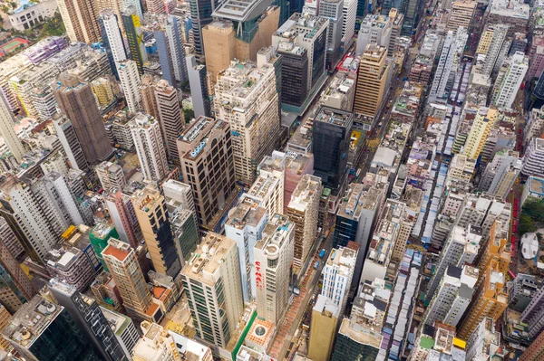 Mong Kok, Hong Kong 21 de marzo de 2019: Drone vuela sobre la ciudad de Hong Kong — Foto de Stock