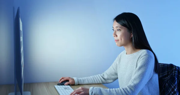 Donne Lavorano Computer Casa — Foto Stock