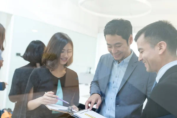 Gruppo Lavoro Discussione All Interno Dell Ufficio — Foto Stock