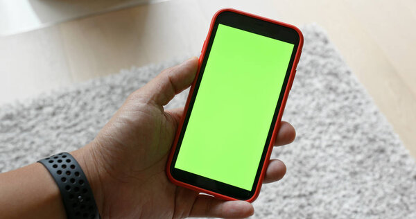 Использование мобильного телефона с зеленым экраном