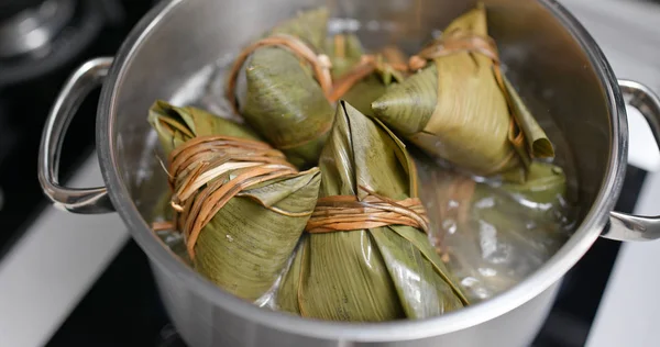 Cozinhe Água Com Bolinhos Arroz — Fotografia de Stock