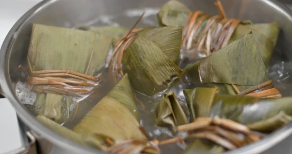 Cocine Con Albóndigas Arroz Pegajosas Bambú — Foto de Stock