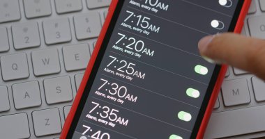 Cep telefonuyla uyanmak için alarmı ayarlayın