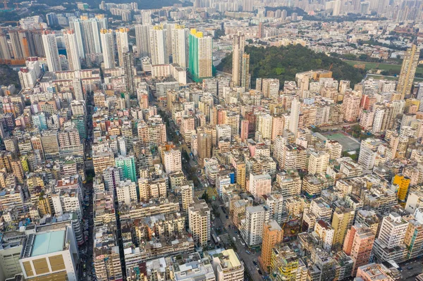 Sham Shui Po, Hong Kong, 19 mars 2019: Drone flyga över Hong Kong — Stockfoto