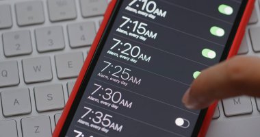 Cep telefonuyla uyanmak için alarmı ayarlayın