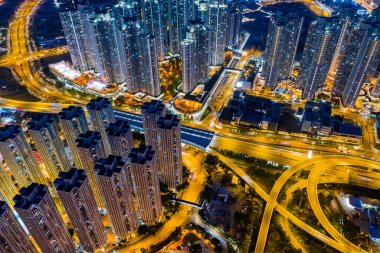 Kowloon Bay, Hong Kong - 25 Nisan 2019: Hong Kong şehrinin gece görüşü