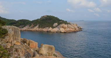 Güzel deniz ve ada manzarası