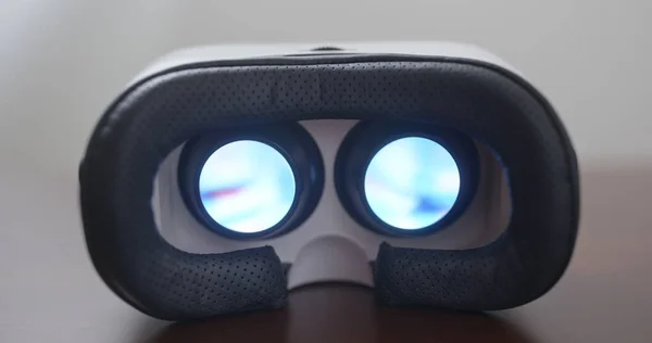 Virtual Reality Gerät Mit Videowiedergabe — Stockfoto