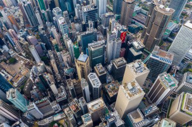 Merkez, Hong Kong - 29 Nisan 2019: Drone Hong Kong şehri üzerinde uçuyor