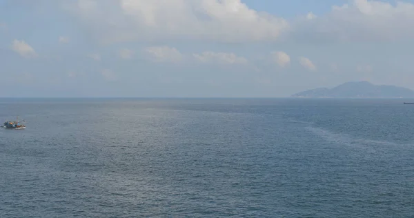 阳光明媚的天空和海景 — 图库照片