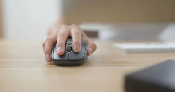 Mujer Trabaja Computadora Oficina — Foto de Stock