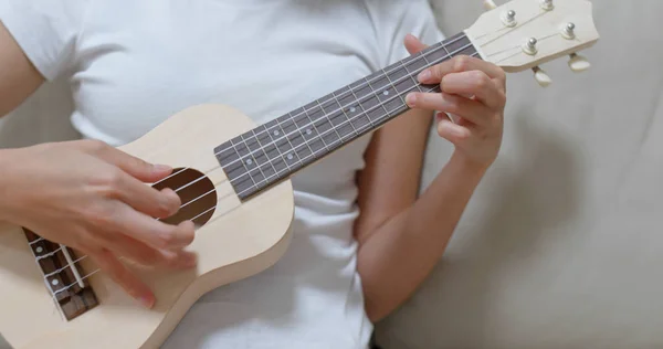 Woman Play Ukulele Home — Stock Photo, Image