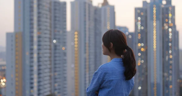 Woman Stand Top Look Skyscrapers Evening — Stock Photo, Image