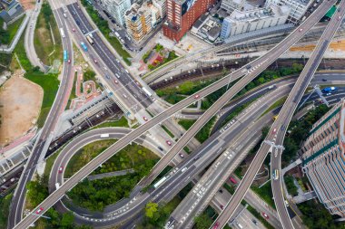 Hung Hom, Hong Kong - 21 Nisan 2019: Hong Kong trafiğinin yukarıdan aşağıya görünümü