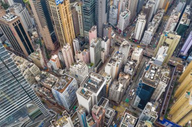Causeway Bay, Hong Kong - 07 Mayıs 2019: Drone Hong Kong üzerinde uçuyor