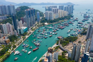 Aberdeen, Hong Kong - 12 Mayıs 2019: Aberdeen'deki Hong Kong tayfun barınağını yukarıdan aşağıya görünümü