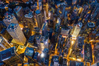 Merkez, Hong Kong - 29 Nisan 2019: Hong Kong şehrinin gece yukarıdan aşağıya görünümü