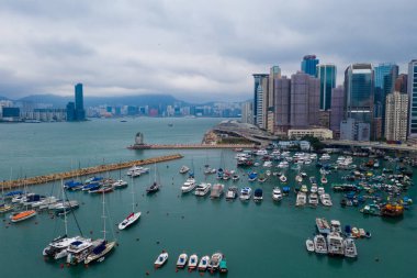 Causeway Bay, Hong Kong - 07 Mayıs 2019: Hong Kong tayfun barınağının en iyi görünümü