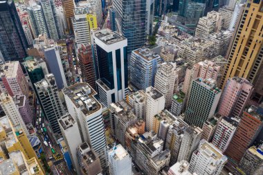 Causeway Bay, Hong Kong - 07 Mayıs 2019: Drone Hong Kong ticari bölgesi üzerinde uçuyor 