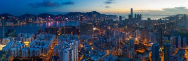 Hung Hom, Hong Kong - 12 Mayıs 2019: Gece Hong Kong'da şehir için panoramik çekim