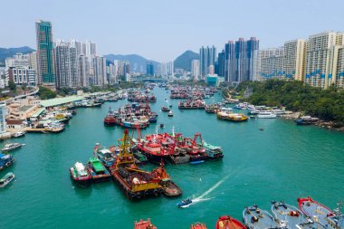 Aberdeen, Hong Kong - 12 Mayıs 2019: Aberdeen'deki Hong Kong tayfun barınağının havadan görünümü