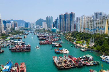 Aberdeen, Hong Kong - 12 Mayıs 2019: Aberdeen'deki Hong Kong tayfun barınağının havadan görünümü