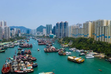 Aberdeen, Hong Kong - 12 Mayıs 2019: Aberdeen'deki Hong Kong tayfun barınağının havadan görünümü