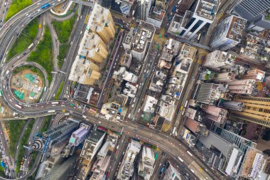 Causeway Bay, Hong Kong - 07 Mayıs 2019: Drone Hong Kong ticari bölgesi üzerinde uçuyor 